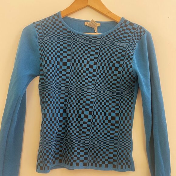 Blue Thick long sleeve top, size S. Cool checkered pattern on the front! - Picture 5 of 6